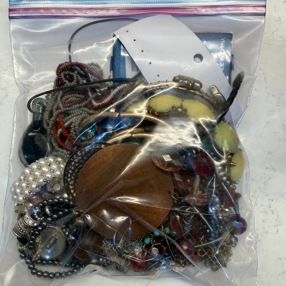 Assorted Jewelry Collection - Picture 4 of 6